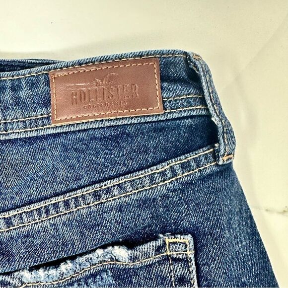 Hollister Curvy Ultra High-rise Mom Shorts- Size 9 - Picture 7 of 13